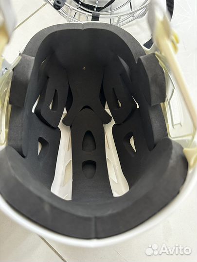 Хоккейный шлем