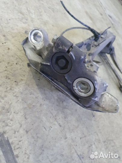 Кулак передний левый Audi A4 B8 универсал 2.0 CDN