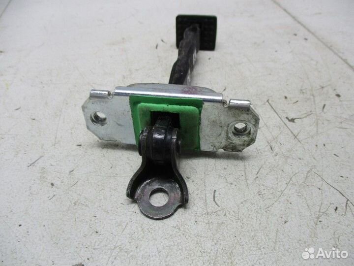 Ограничитель двери передний правый Kia Rio 4 FB