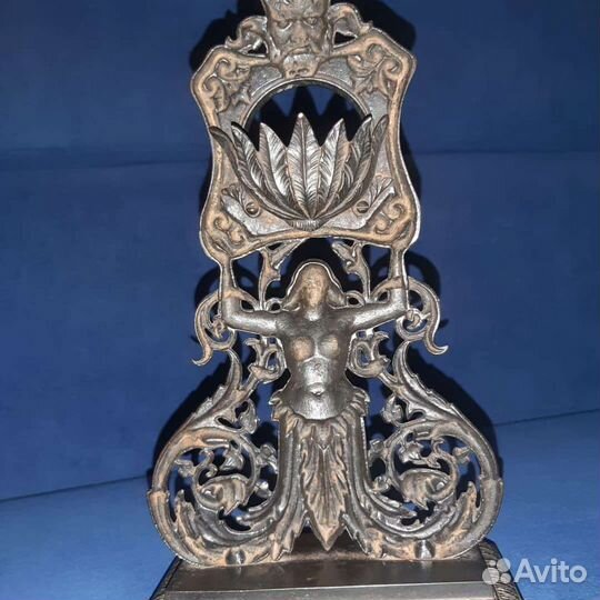 Старинный подчасник Чугун Деваранн в Берлин