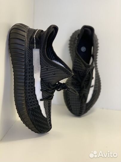 Кроссовки Yeezy Boost