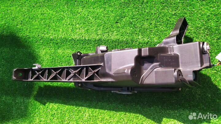 Противотуманная фара LED правая Lexus NX 2017-2021