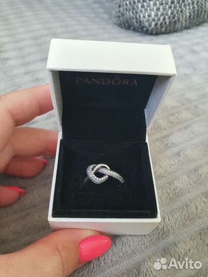 Серебряное кольцо пандора