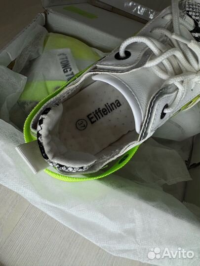 Кроссовки женские