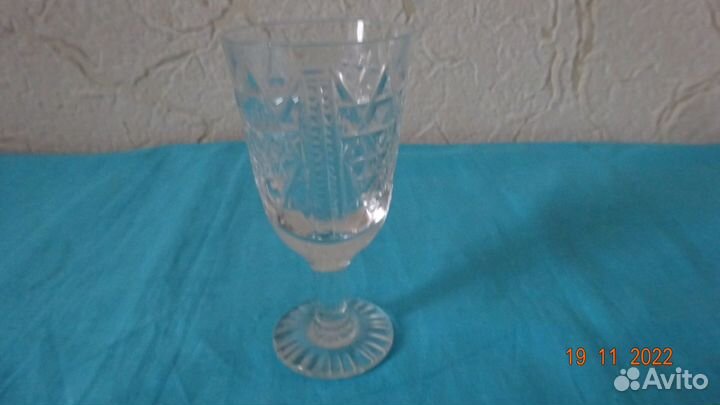 Набор бокалов и рюмок