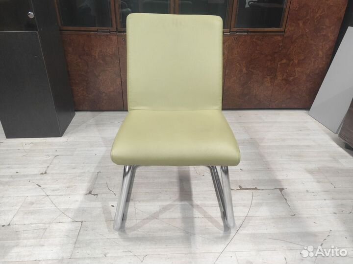 Кресло конференц (кож.зам/хром) б/у