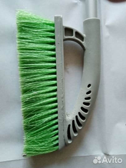 Щётка для зимней чистки автомобиля со скребком