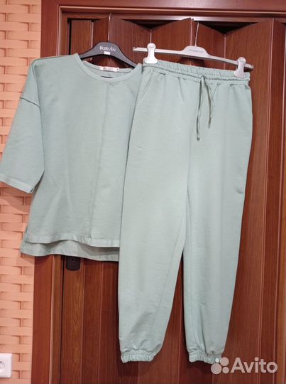 Спортивный костюм женский