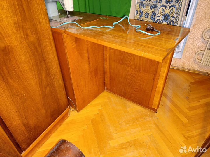 Швейная машина LADA