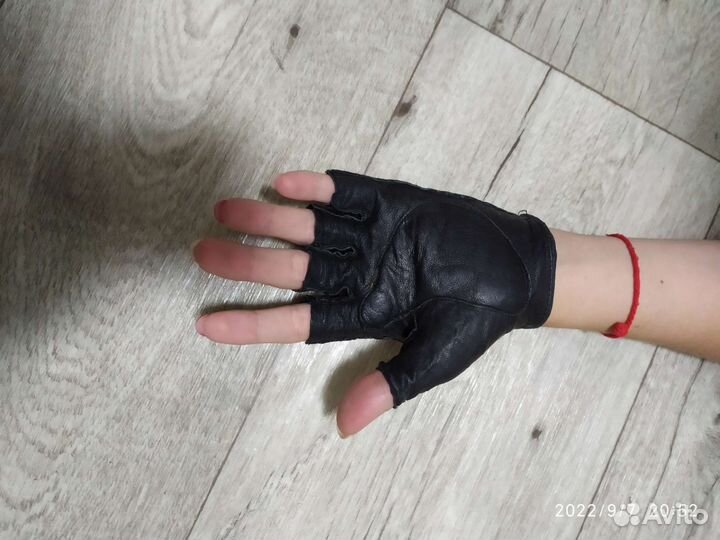 Перчатки без пальцев кожа