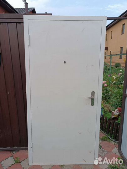 Металлическая дверь бу из новостроек