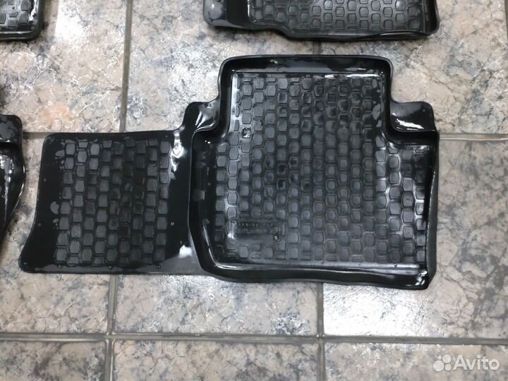 Автомобильные коврики резиновые