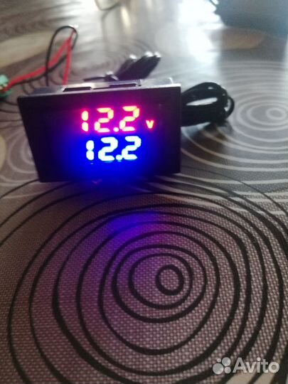 Термометр-вольтметр 2 выносных датчика электронный