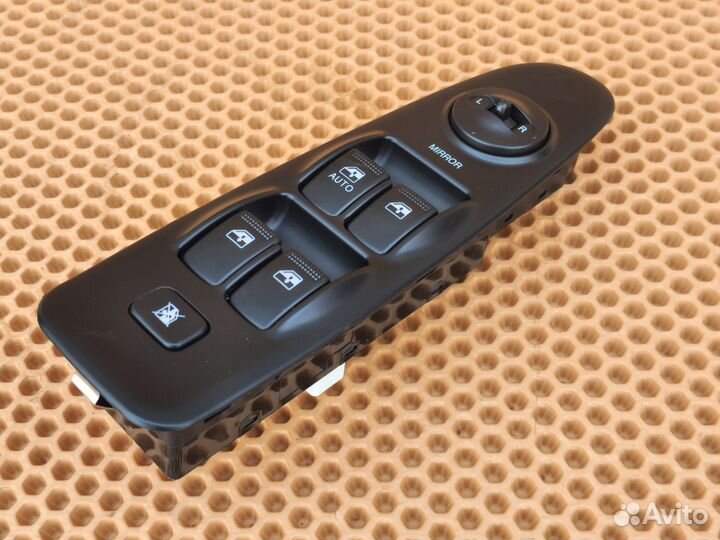 Новые Кнопки стеклоподъемников Elantra III XD J3