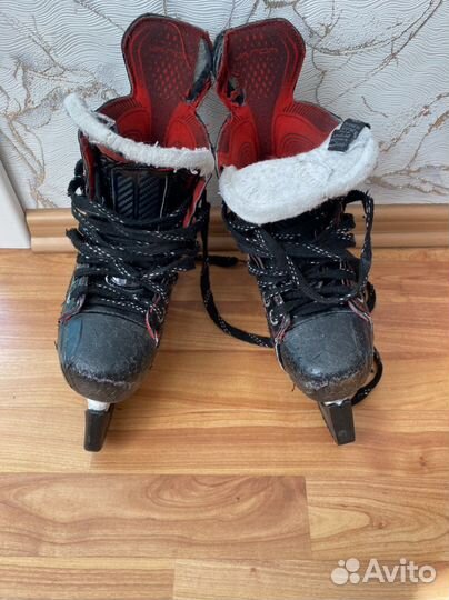 Коньки хоккейные