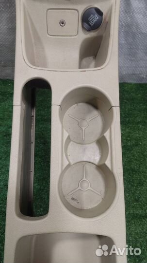 Консоль центральная (без подлокотника) Ford Fiest