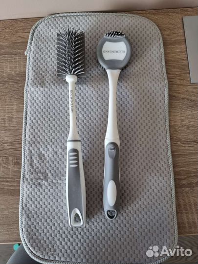 Коврик для раковины и щётки для мытья посуды