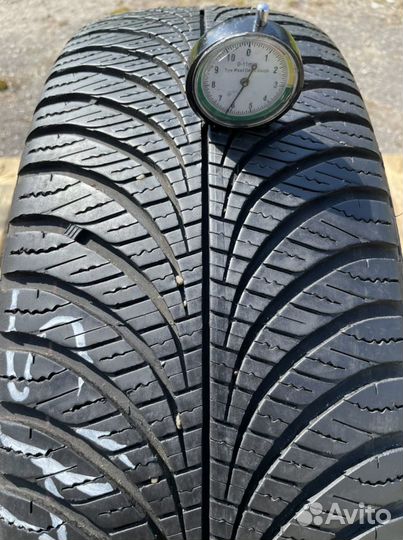 Goodyear Vector 4Seasons Gen-2 SUV 215/65 R16
