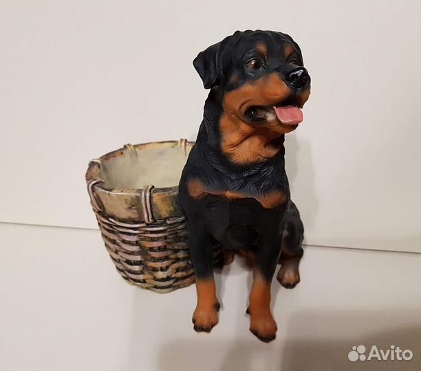 Собака ротвейлер-кашпо