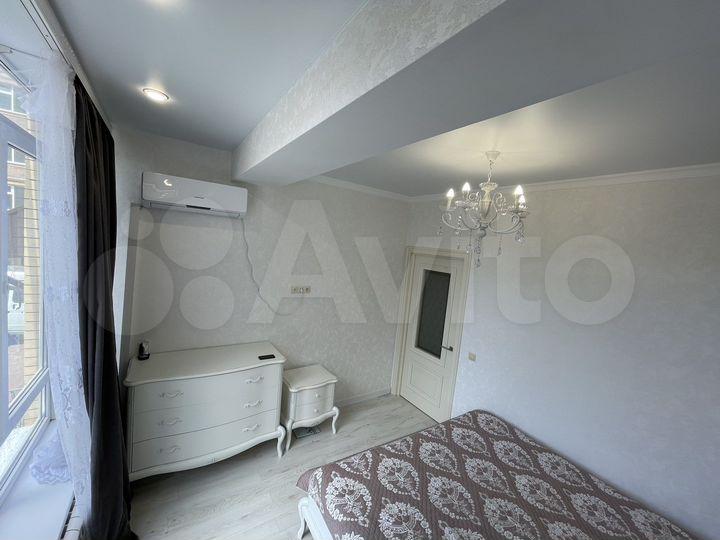 2-к. квартира, 64 м², 1/9 эт.