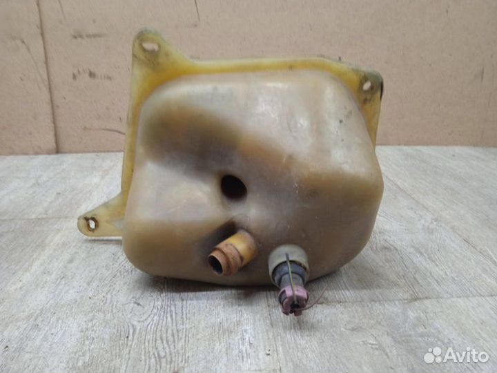 Бачок расширительный Audi 100 C3 1989