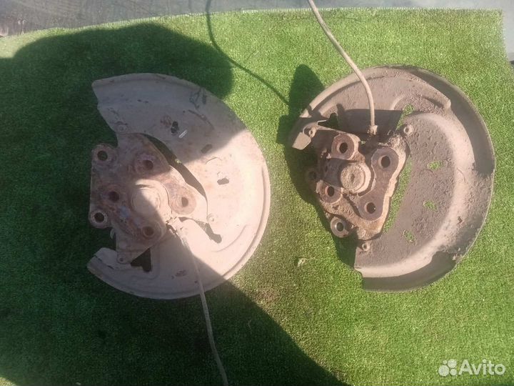 Задняя цапфа Renault Fluence