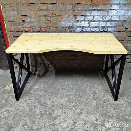 Компьютерный стол, игровой стол