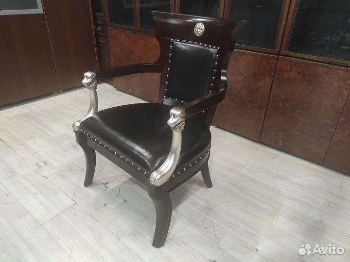 Кресло для переговоров (кож.зам/дерево) б/у