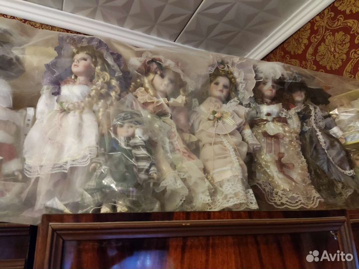 Кукла фарфоровая