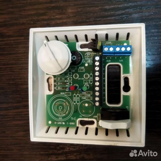Датчик-регулятор комнатной температуры