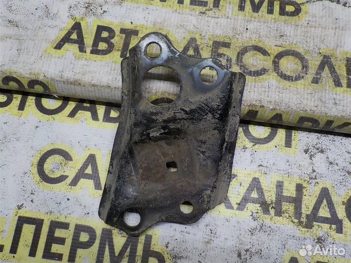 Кронштейн передней балки Toyota RAV4 (XA30) 2005