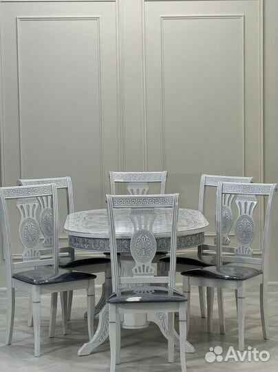Стол обеденный. В наличии