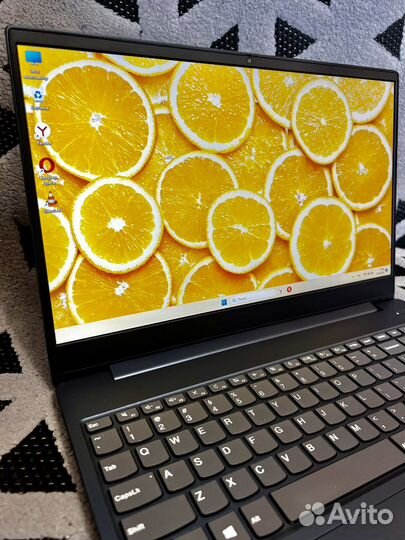 Ноутбук Lenovo (как новый)