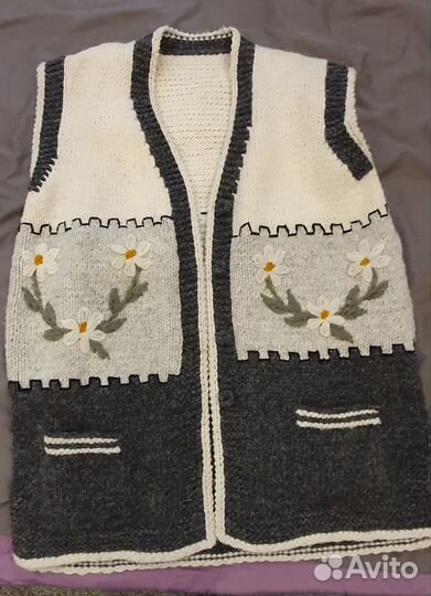 Жилетка вязаная