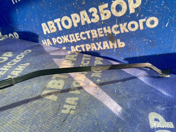 Правый поводок дворника Ford Fusion хэтчбек 2006