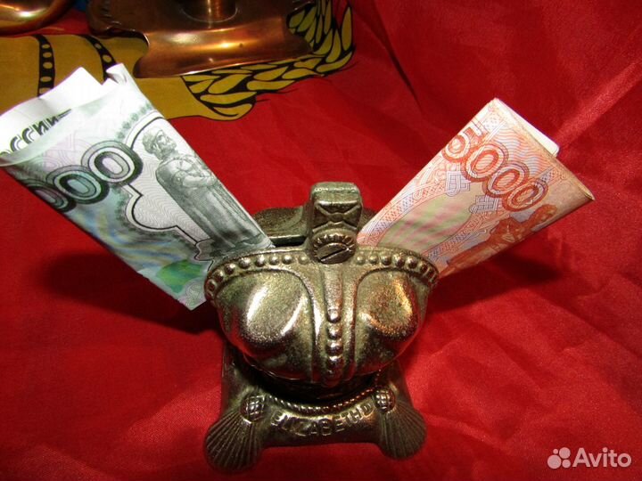 Статуэтка.Корона Королевы Елизаветы.1952 год