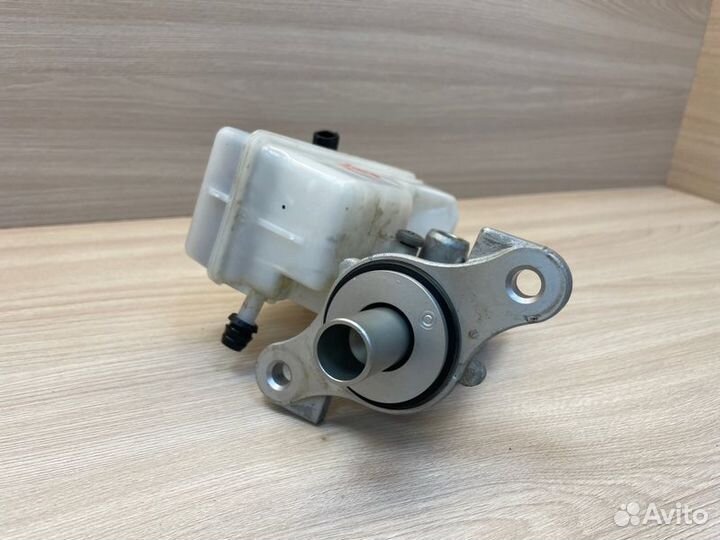 Главный тормозной цилиндр Renault Logan