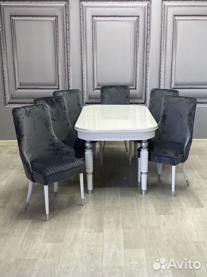 Стол и стулья в гостиную. В наличии
