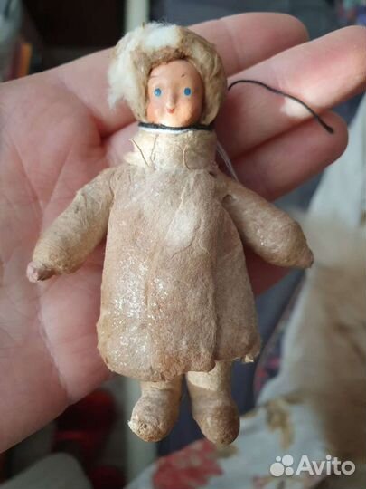Старинная ватная елочная игрушка девочка