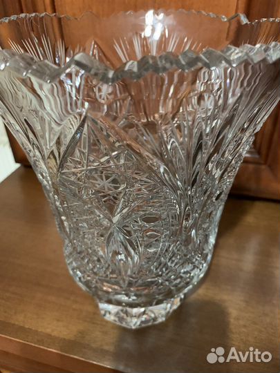 Большая хрустальная ваза для цветов