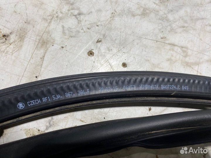 Уплотнительная резинка боковой двери передняя