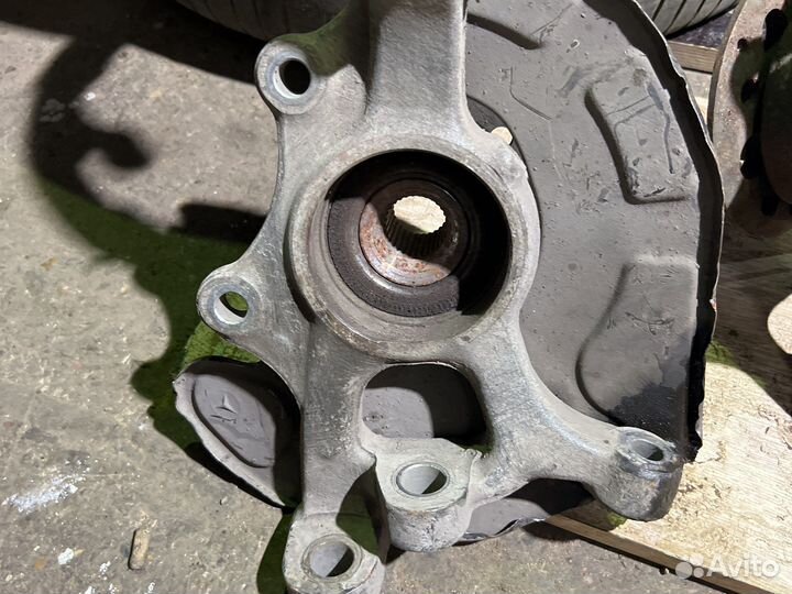 Поворотный кулак левый Мерседес W221 S221 4x4