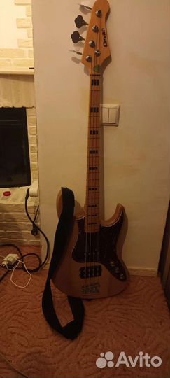 Бас гитара+комбик+кабель