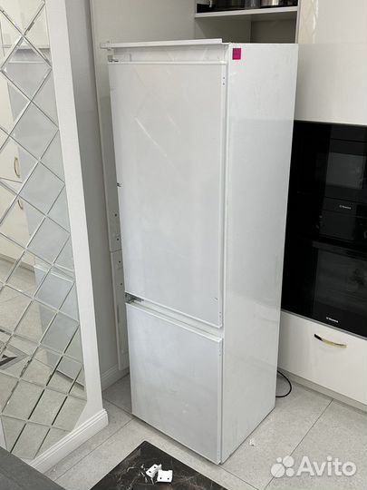 Встраиваемый холодильник Hansa