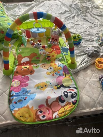 Развивающий коврик с пианино