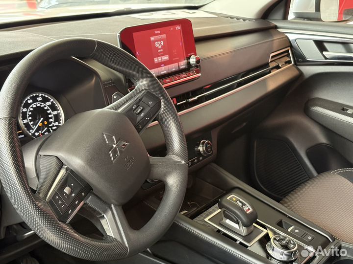 Mitsubishi Outlander 2.5 CVT, 2021, 30 000 км