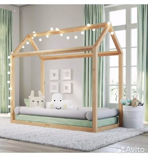 Детская кроватка домик