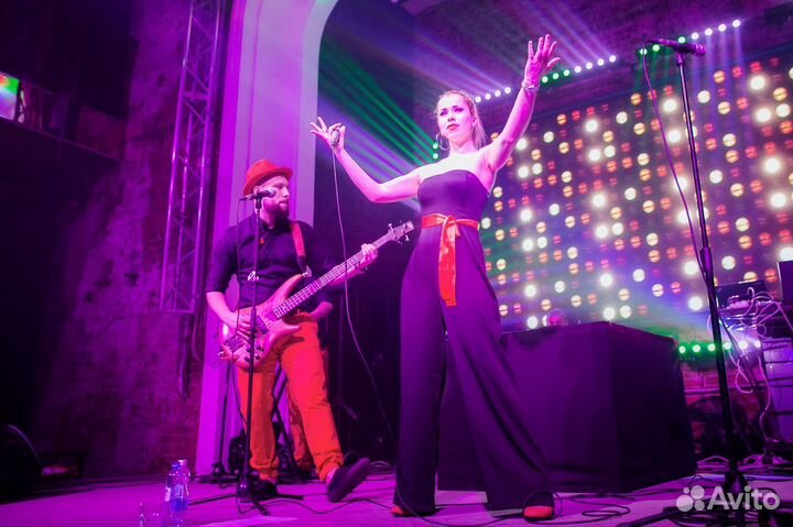 Певица Holy Ariel. Шоу