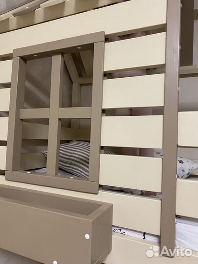 Кровать-домик двухъярусная