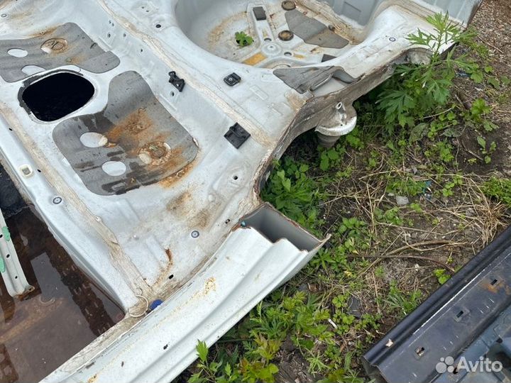 Боковая часть кузова со стойками левая Kia Rio 3